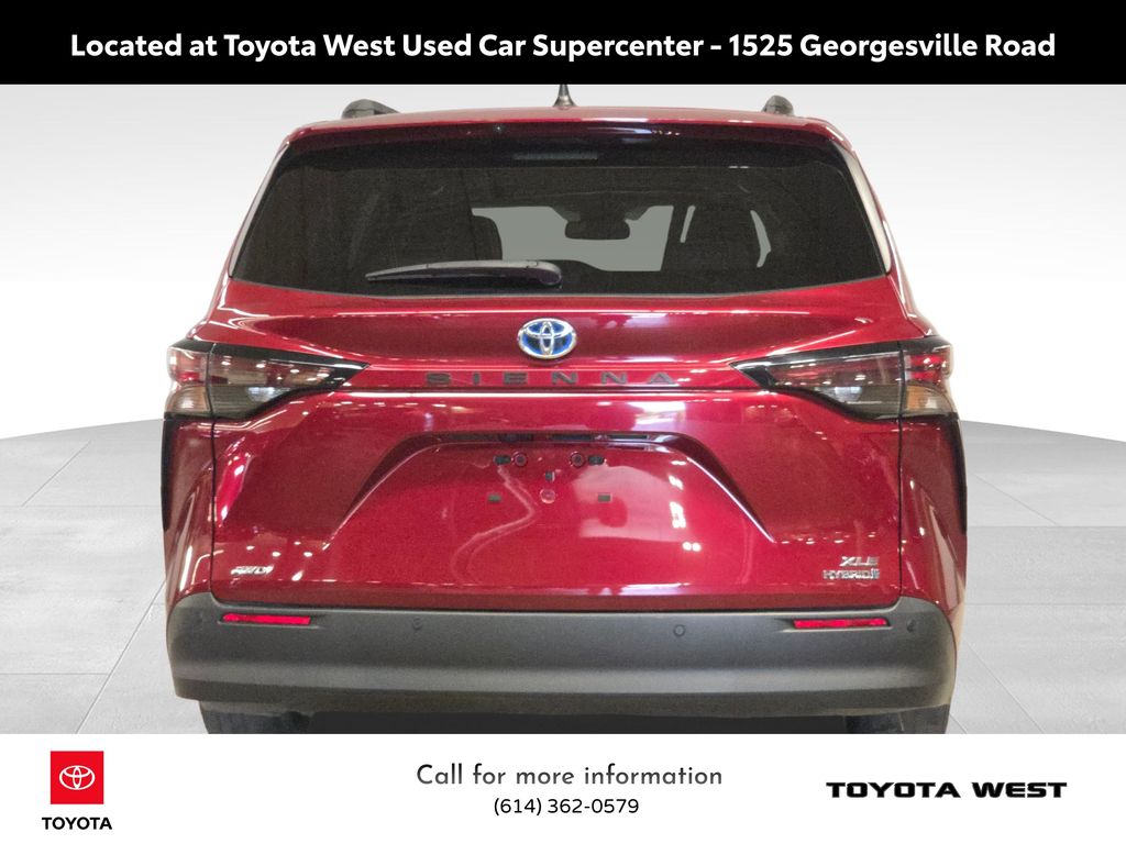 2023 Toyota Sienna XLE photo 6