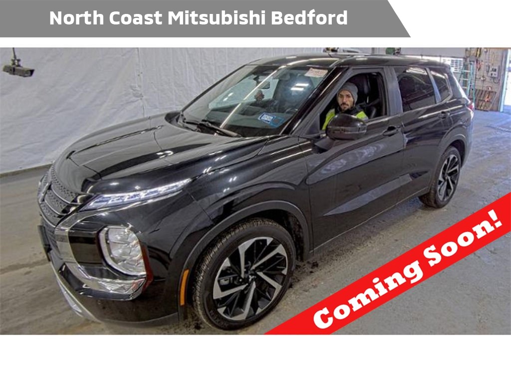 2024 Mitsubishi Outlander SE's photo