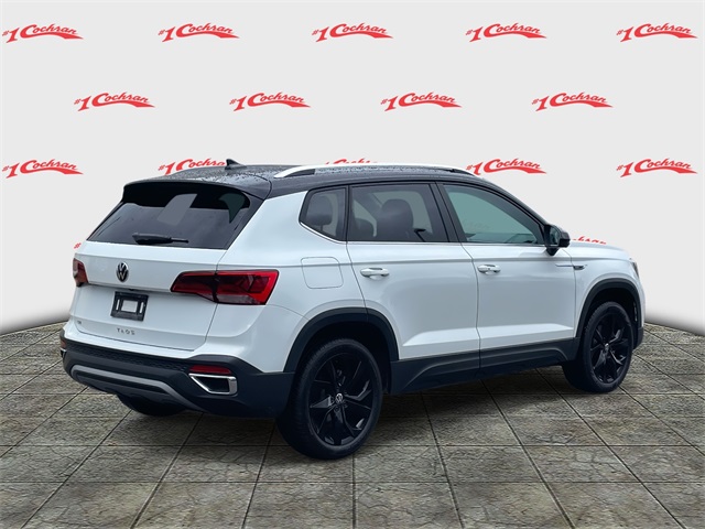 2023 Volkswagen Taos SE photo 2