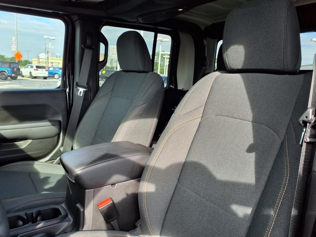 2024 Jeep Gladiator Sport photo 9