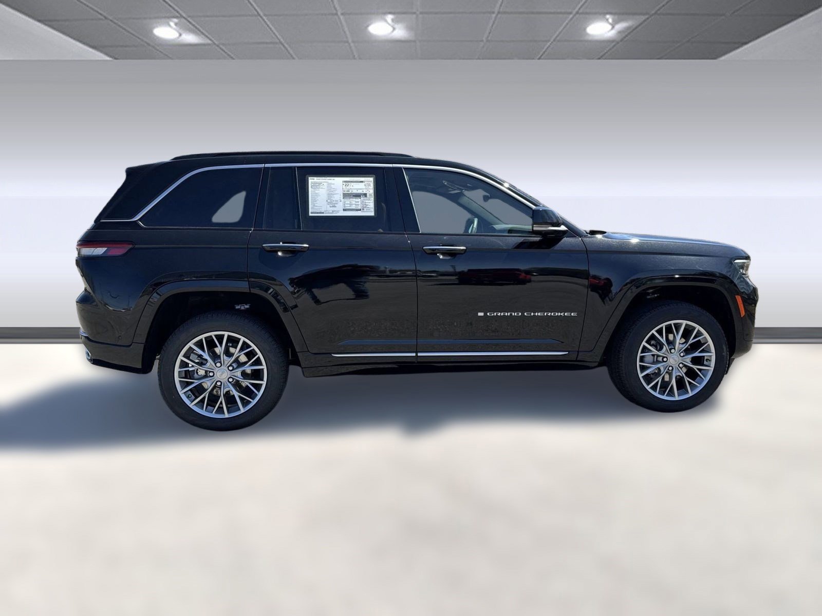 2025 Jeep Grand Cherokee Summit photo 3