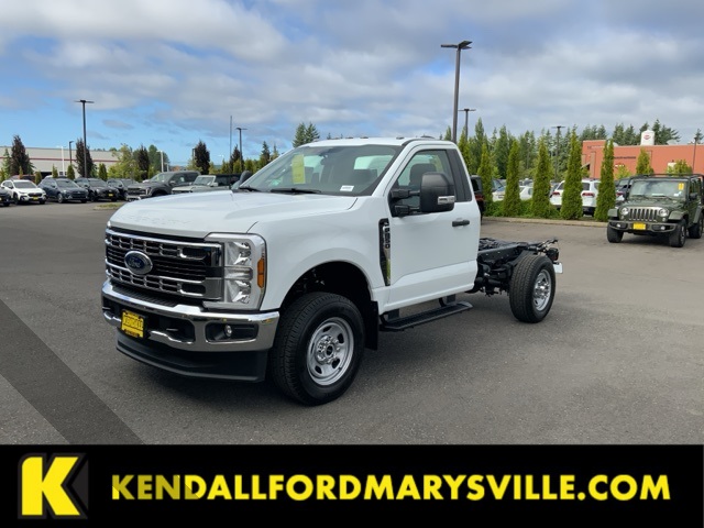 2025 Ford F-350 Super Duty Chassis Cab XLT's photo