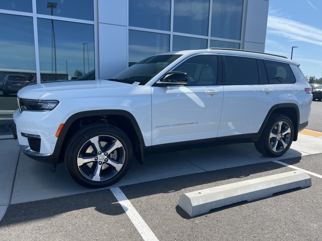 2025 Jeep Grand Cherokee Limited photo 3