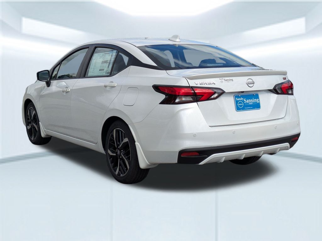 2025 Nissan Versa 1.6 SR photo 2