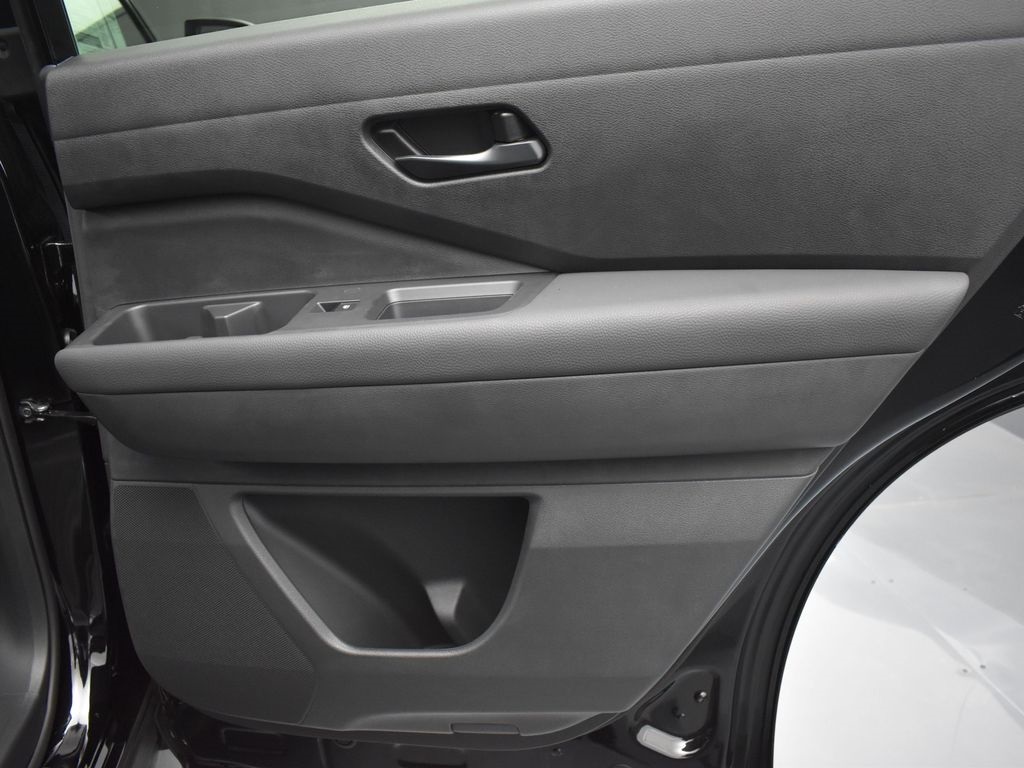 2025 Nissan Pathfinder S photo 19
