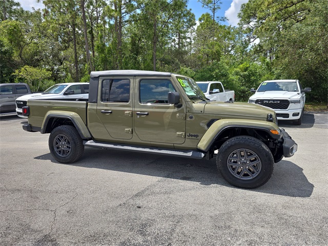 2025 Jeep Gladiator Sport photo 2