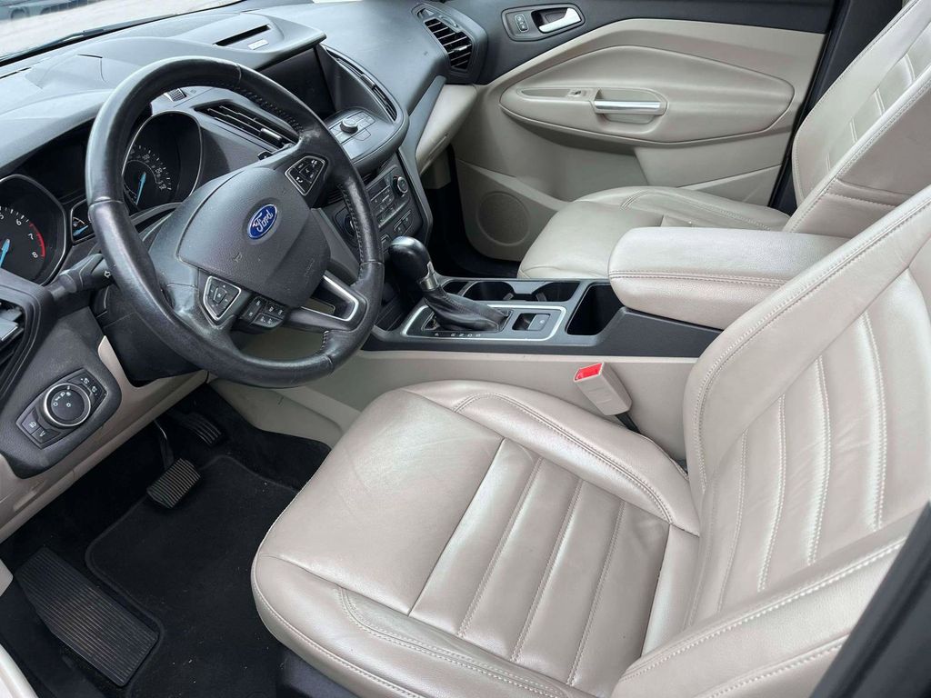 2017 Ford Escape SE photo 5