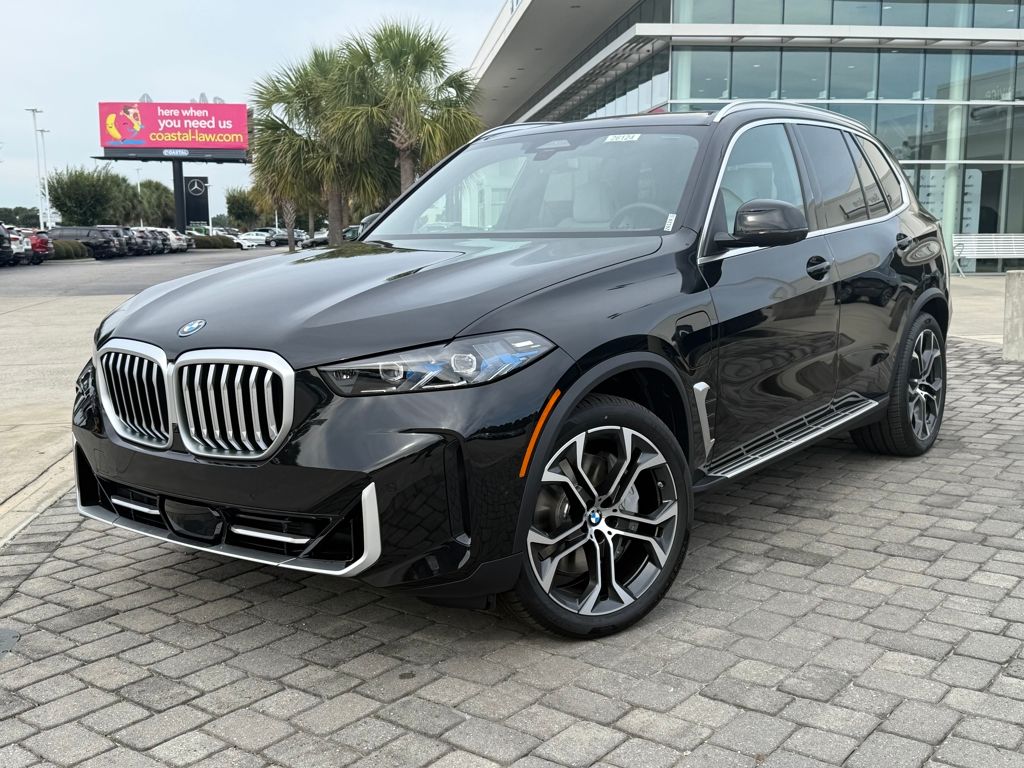 2026 BMW X5 50e's photo