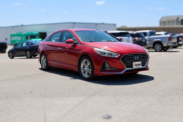 Used 2018 Red Hyundai SEL image 1