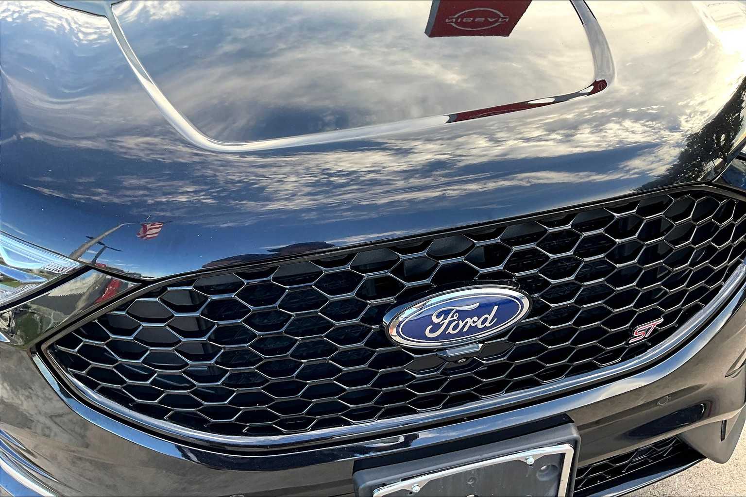 2022 Ford Edge ST photo 26
