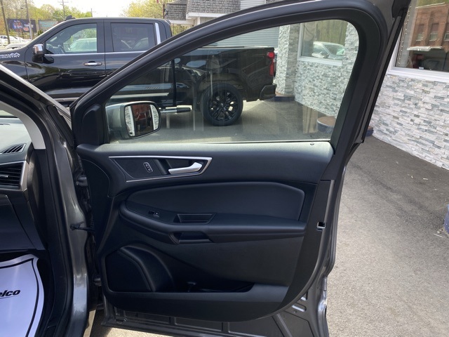 2022 Ford Edge SEL photo 9