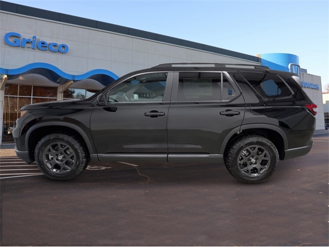 2025 Honda Pilot TrailSport photo 2