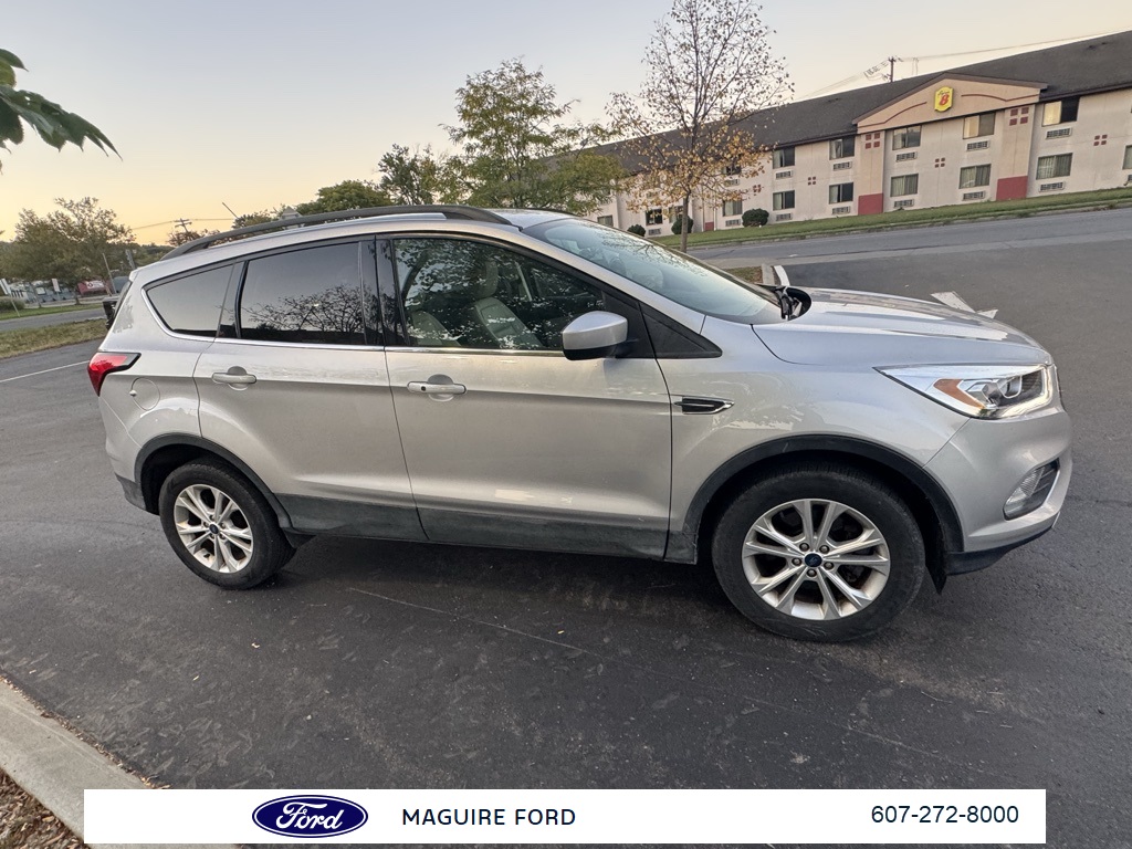 2019 Ford Escape SEL photo 3