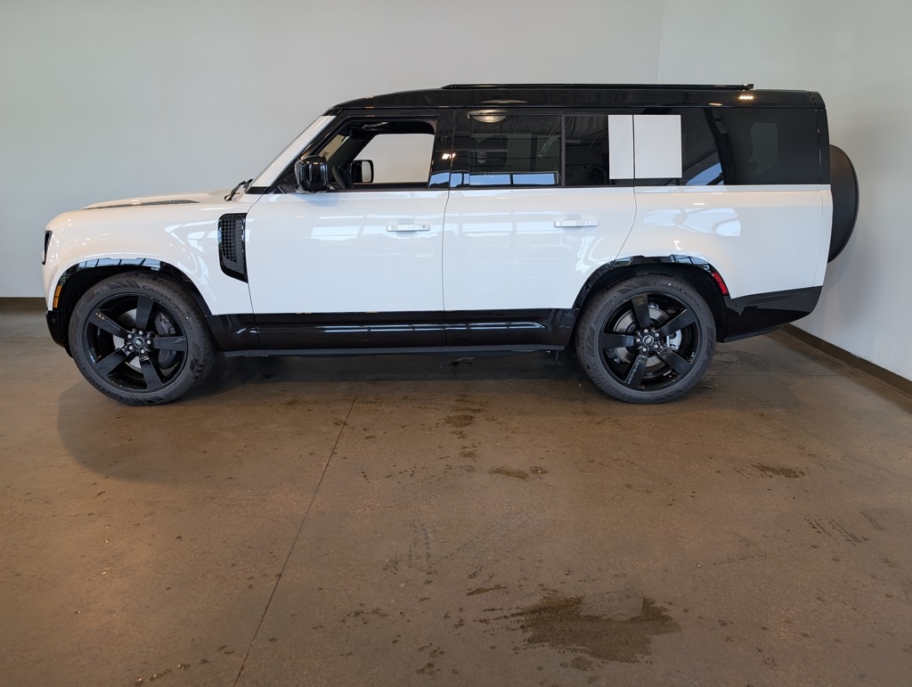2025 Land Rover Defender 130 X photo 3