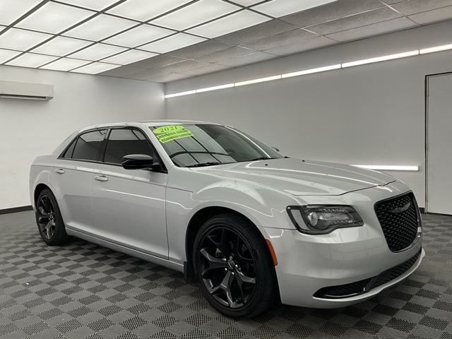 2021 Chrysler 300 Touring photo 3