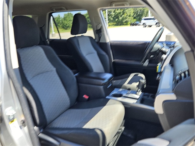 2016 Toyota 4Runner SR5 photo 15