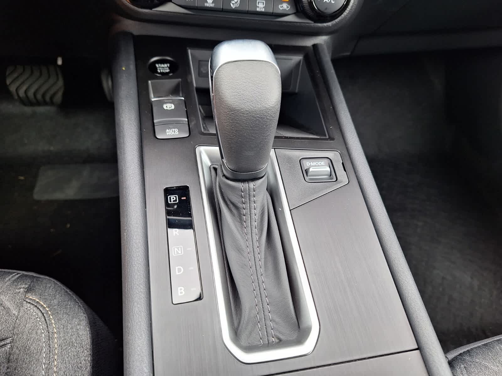 2026 Nissan Kicks SV photo 15