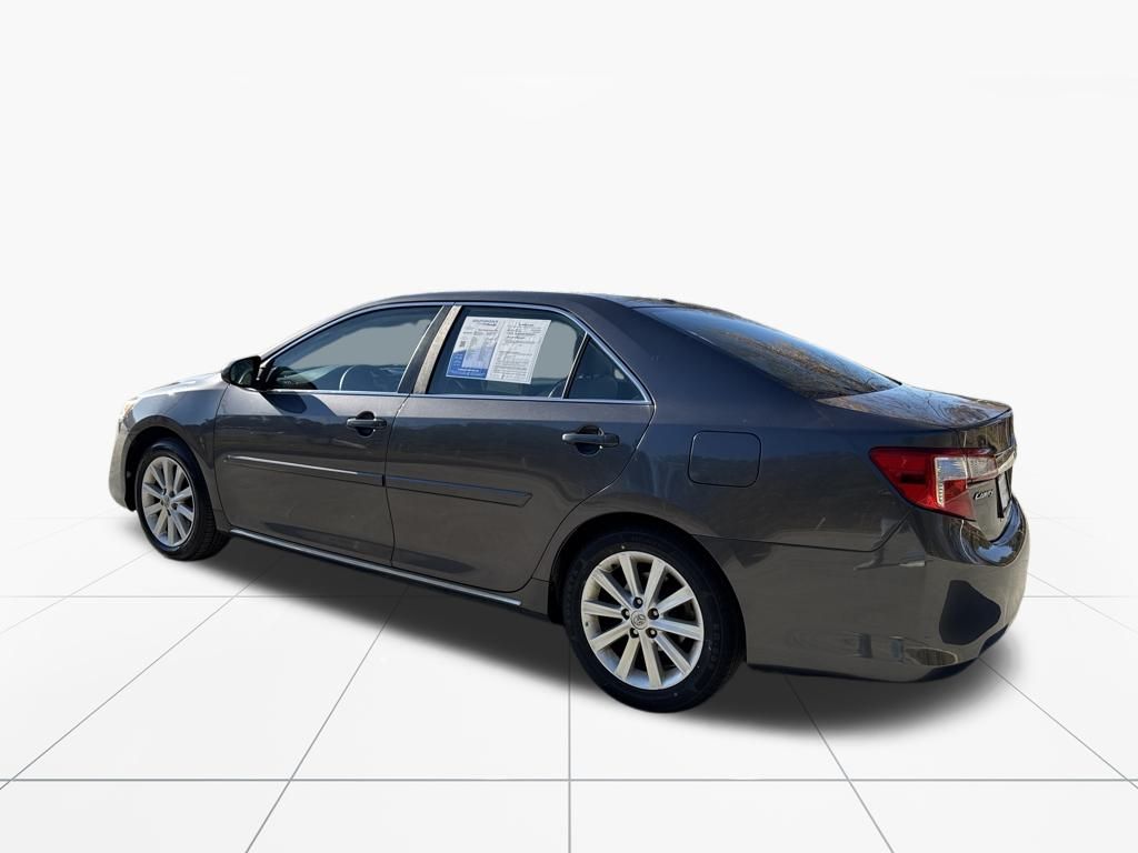 2014 Toyota Camry XLE photo 3