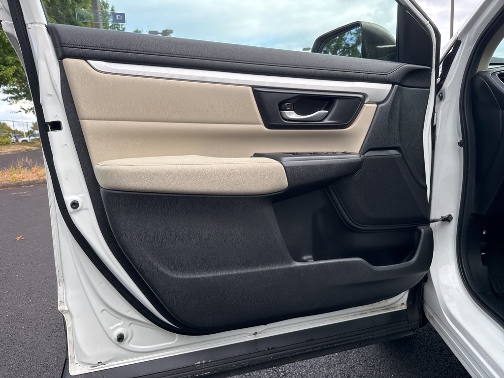 2017 Honda CR-V LX photo 11