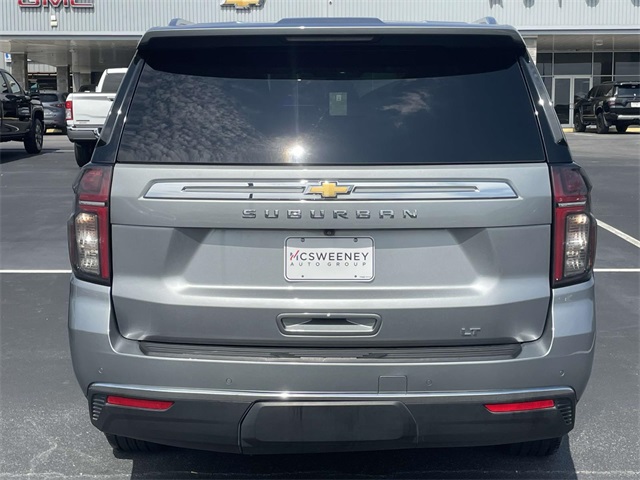 2023 Chevrolet Suburban LT photo 4