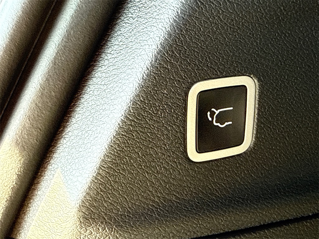 2025 Chrysler Pacifica photo 13