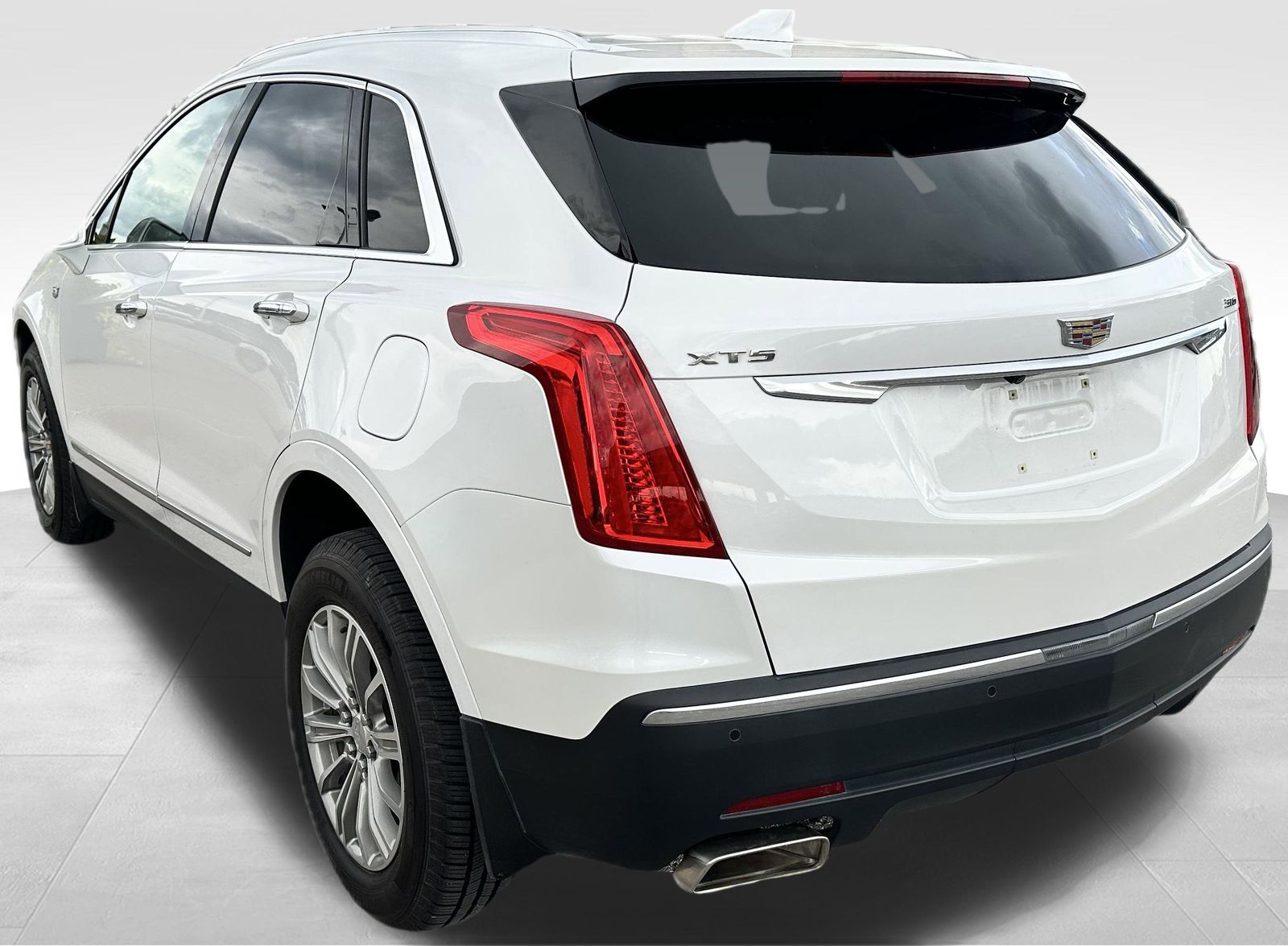 2018 Cadillac XT5 Luxury photo 2