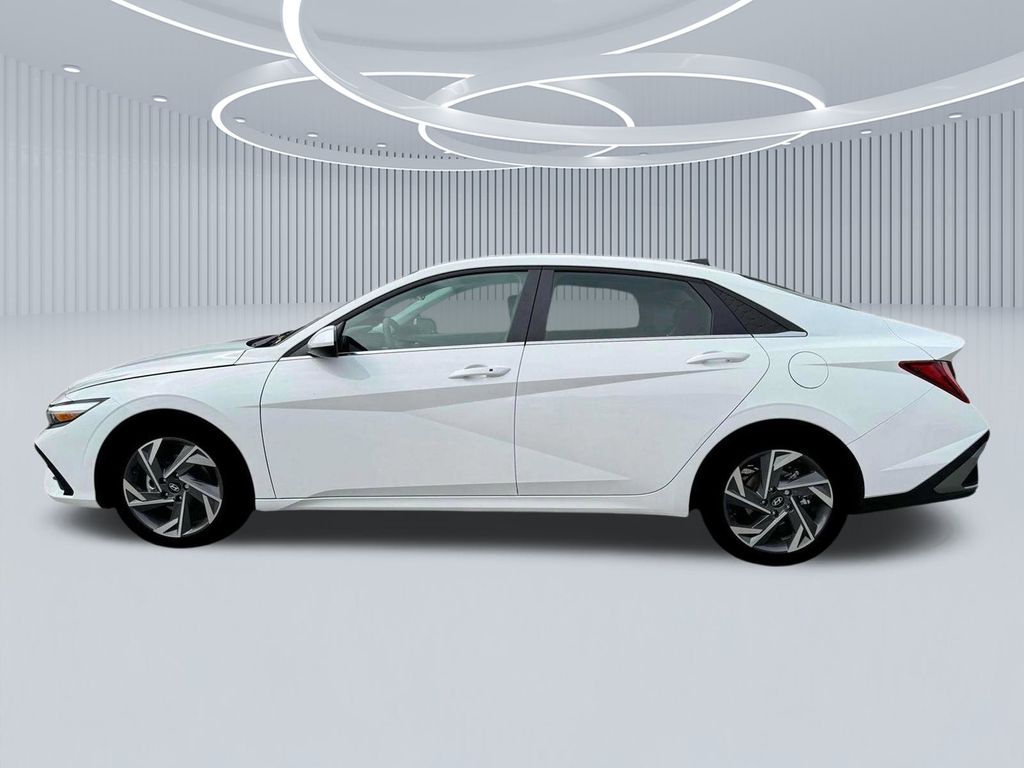 2025 Hyundai Elantra SEL Convenience photo 3