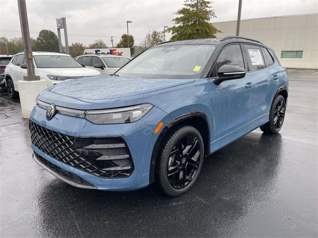 2026 Volkswagen Tiguan SE R-Line Black photo 2