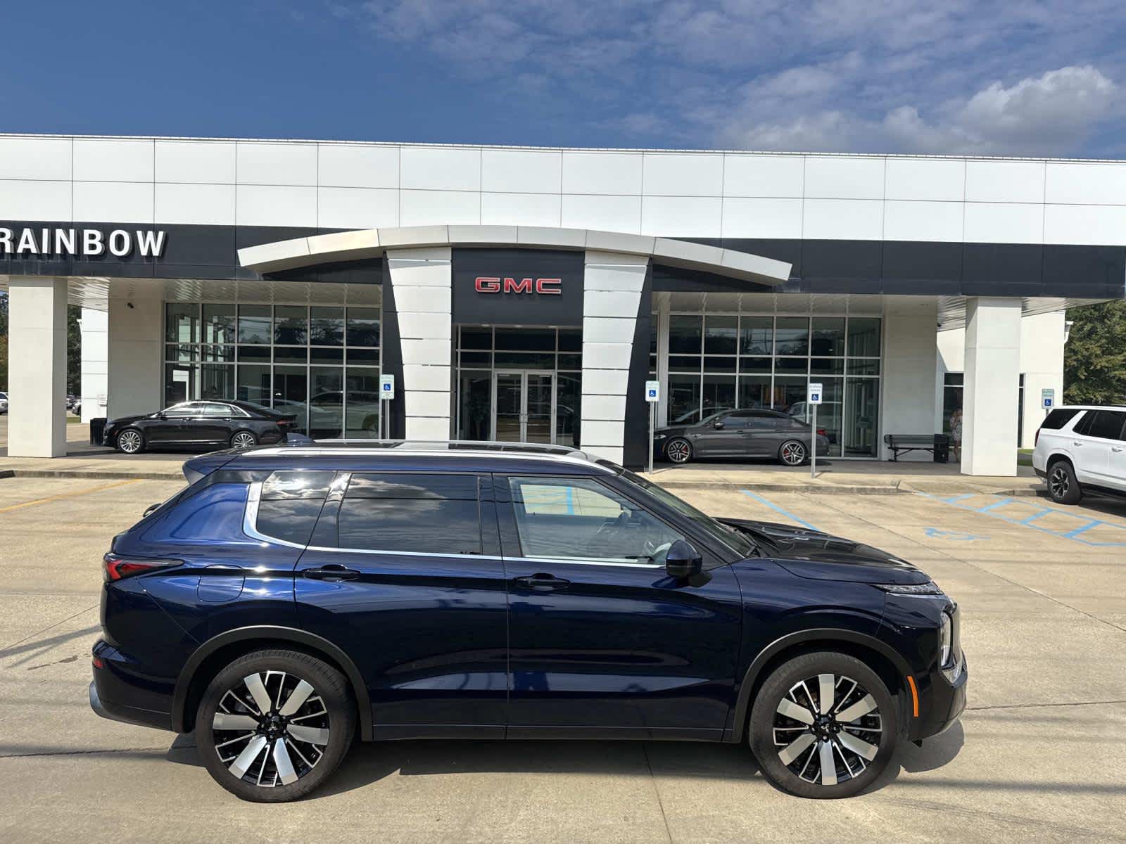 2025 Mitsubishi Outlander SEL's photo