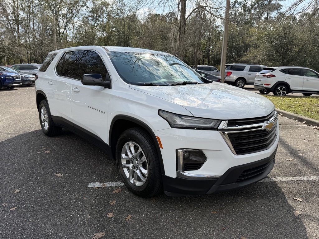 2023 Chevrolet Traverse LS's photo