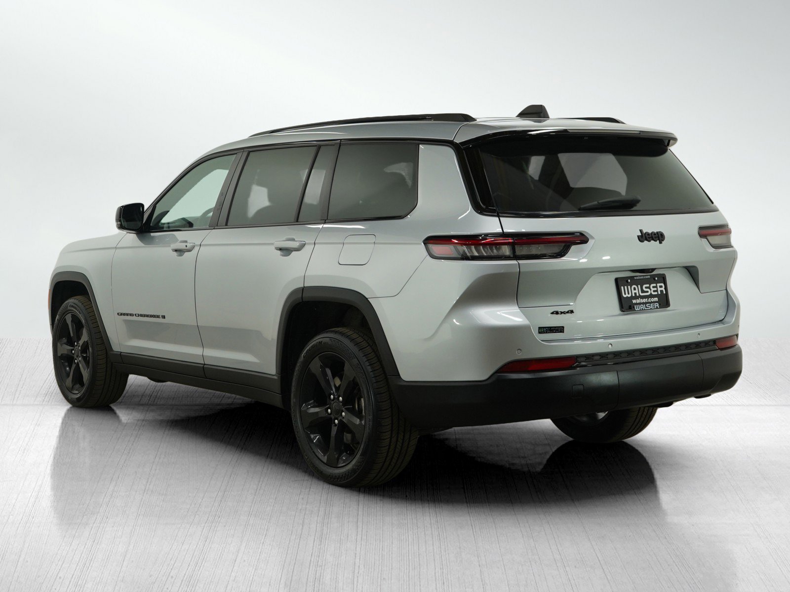 2023 Jeep Grand Cherokee Laredo Altitude photo 3