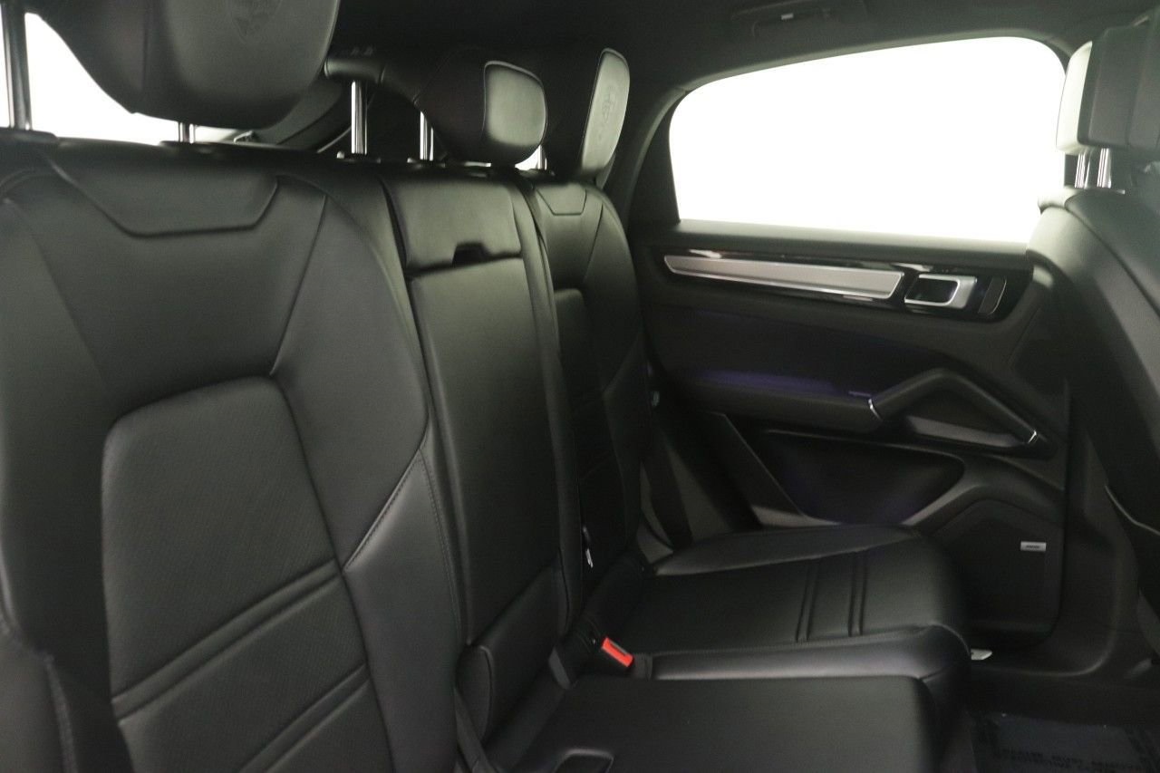 2022 Porsche Cayenne Coupe Base photo 25