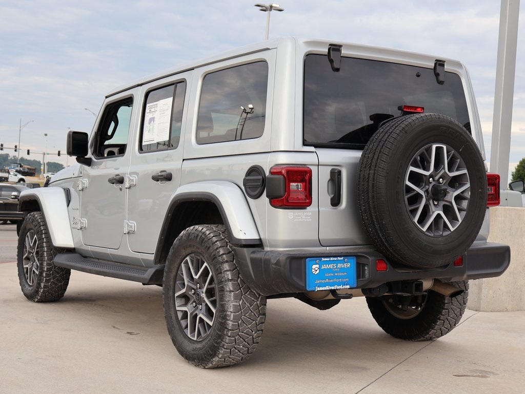 2024 Jeep Wrangler Sahara photo 3