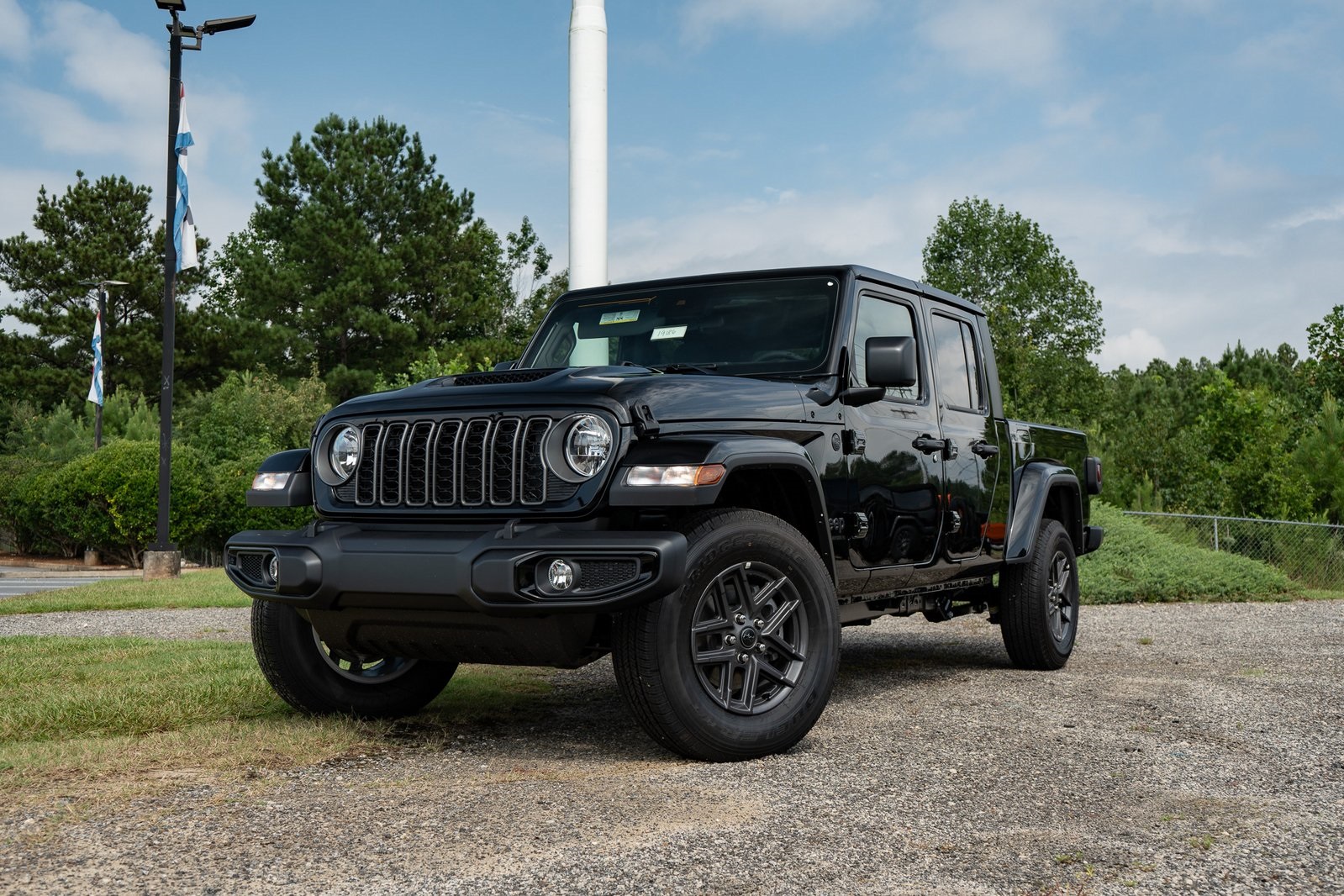 2025 Jeep Gladiator Sport S's photo