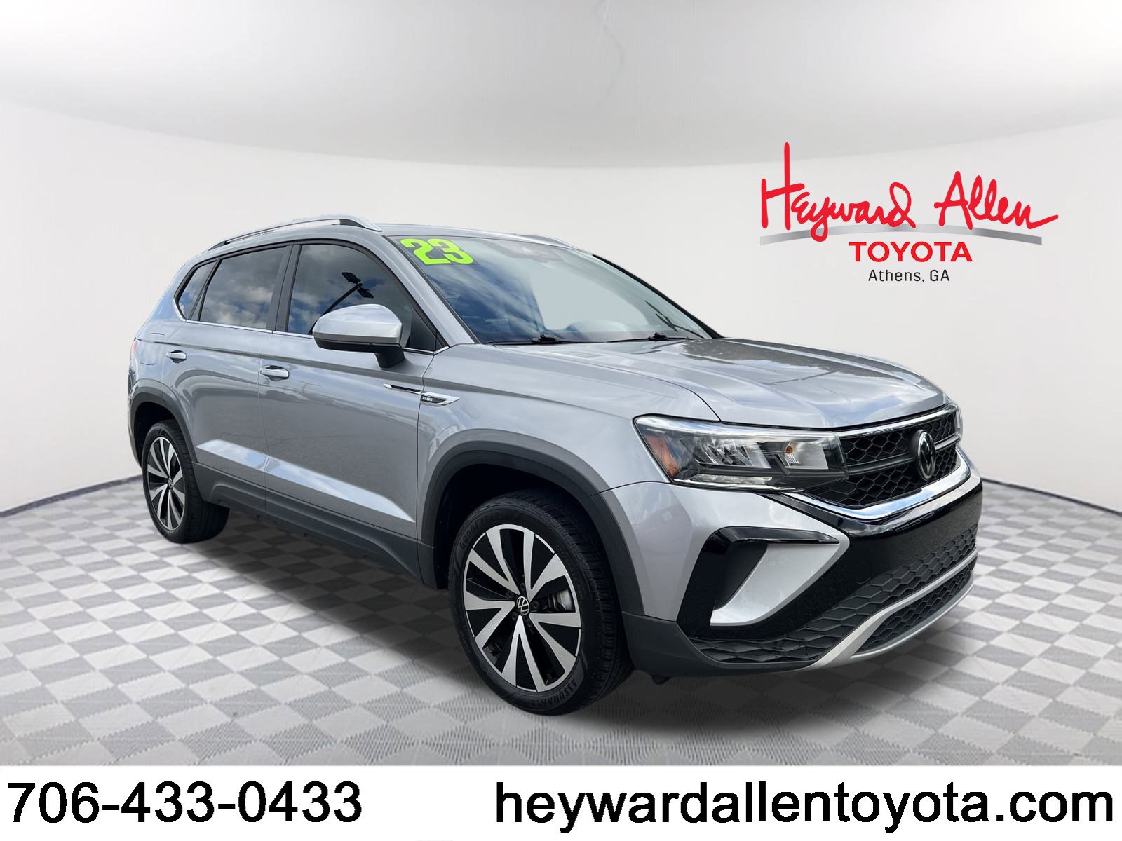 2023 Volkswagen Taos SE's photo