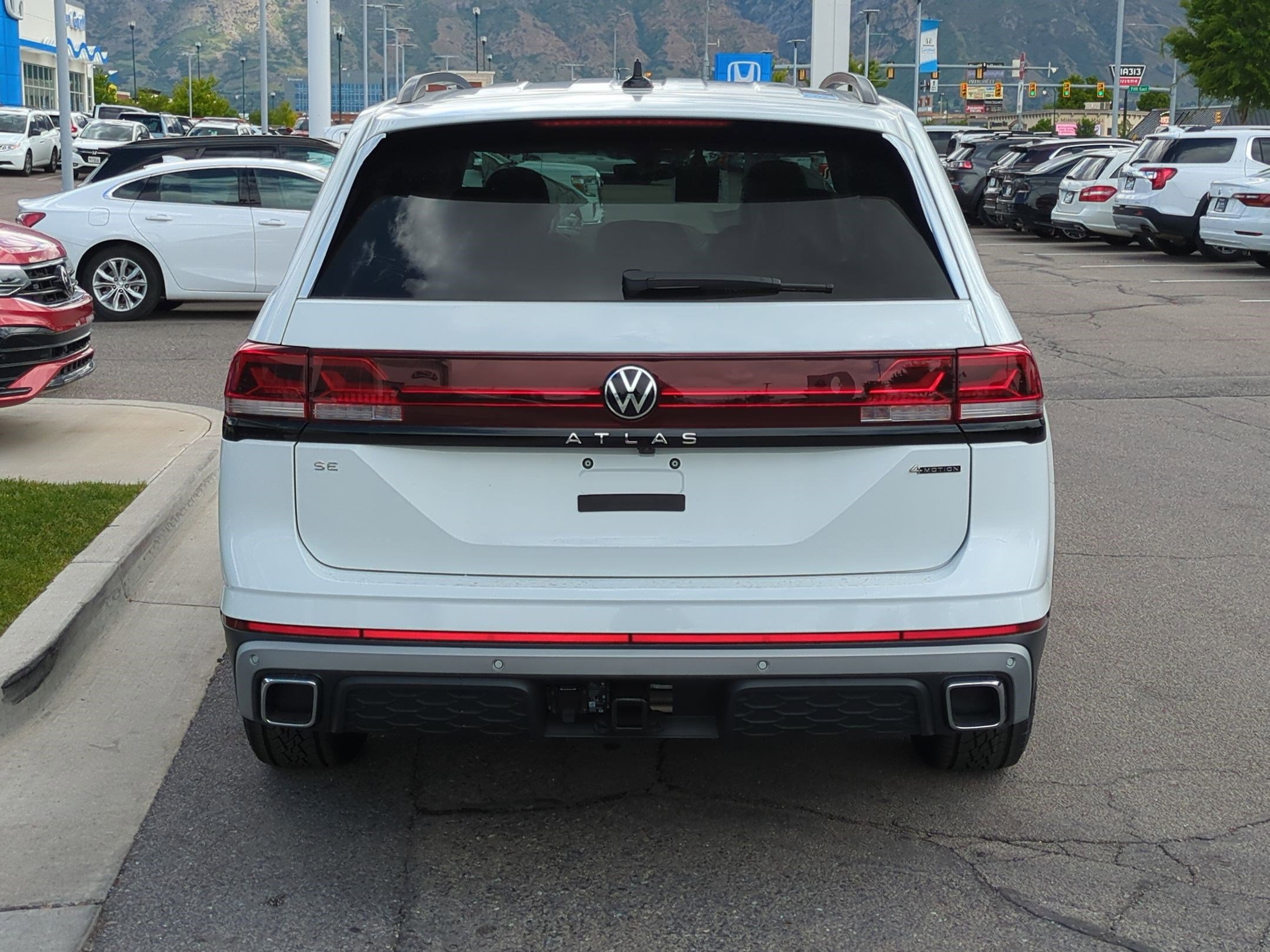 2025 Volkswagen Atlas Peak Edition SE photo 4