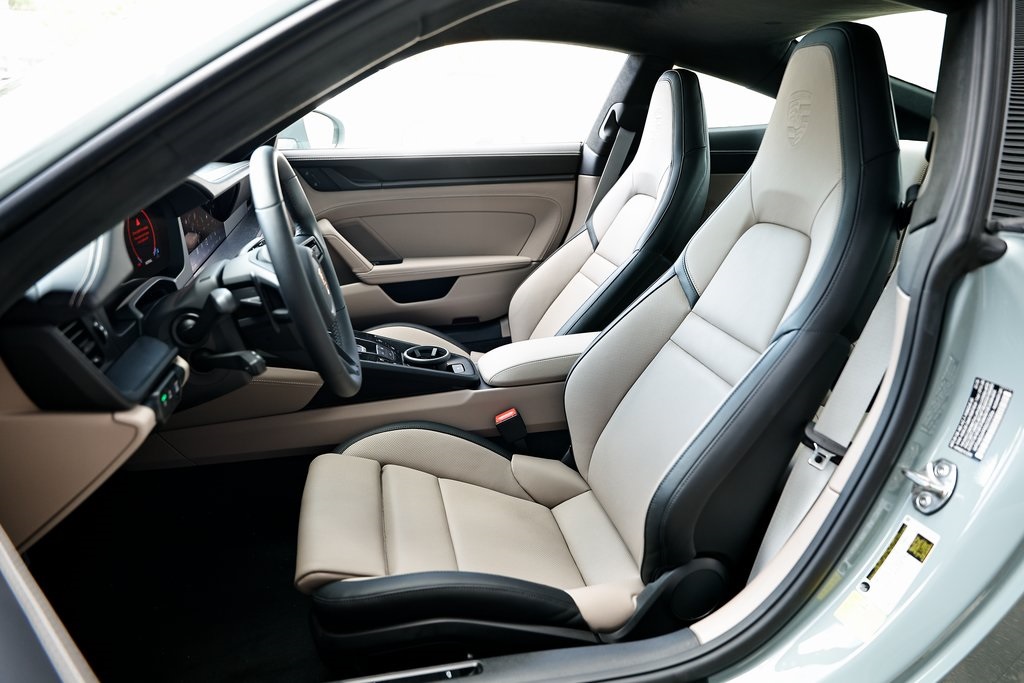 2025 Porsche 911 GTS photo 5