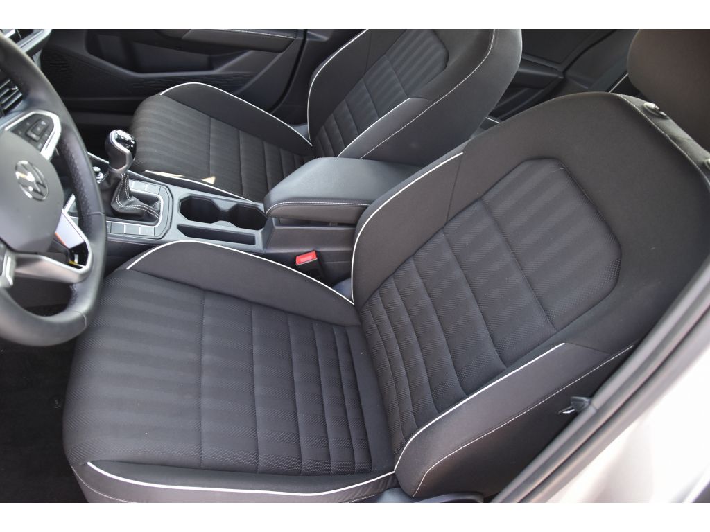 2024 Volkswagen Jetta Sport photo 11