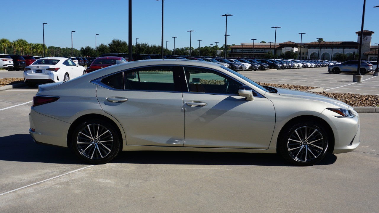 2025 Lexus ES 350 photo 3