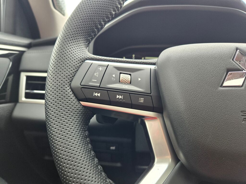 2025 Mitsubishi Outlander SE photo 23