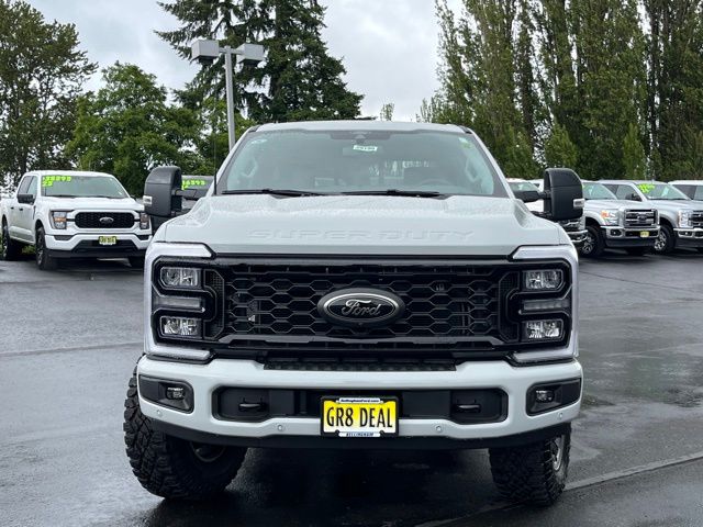 2025 Ford F-350 Lariat photo 2
