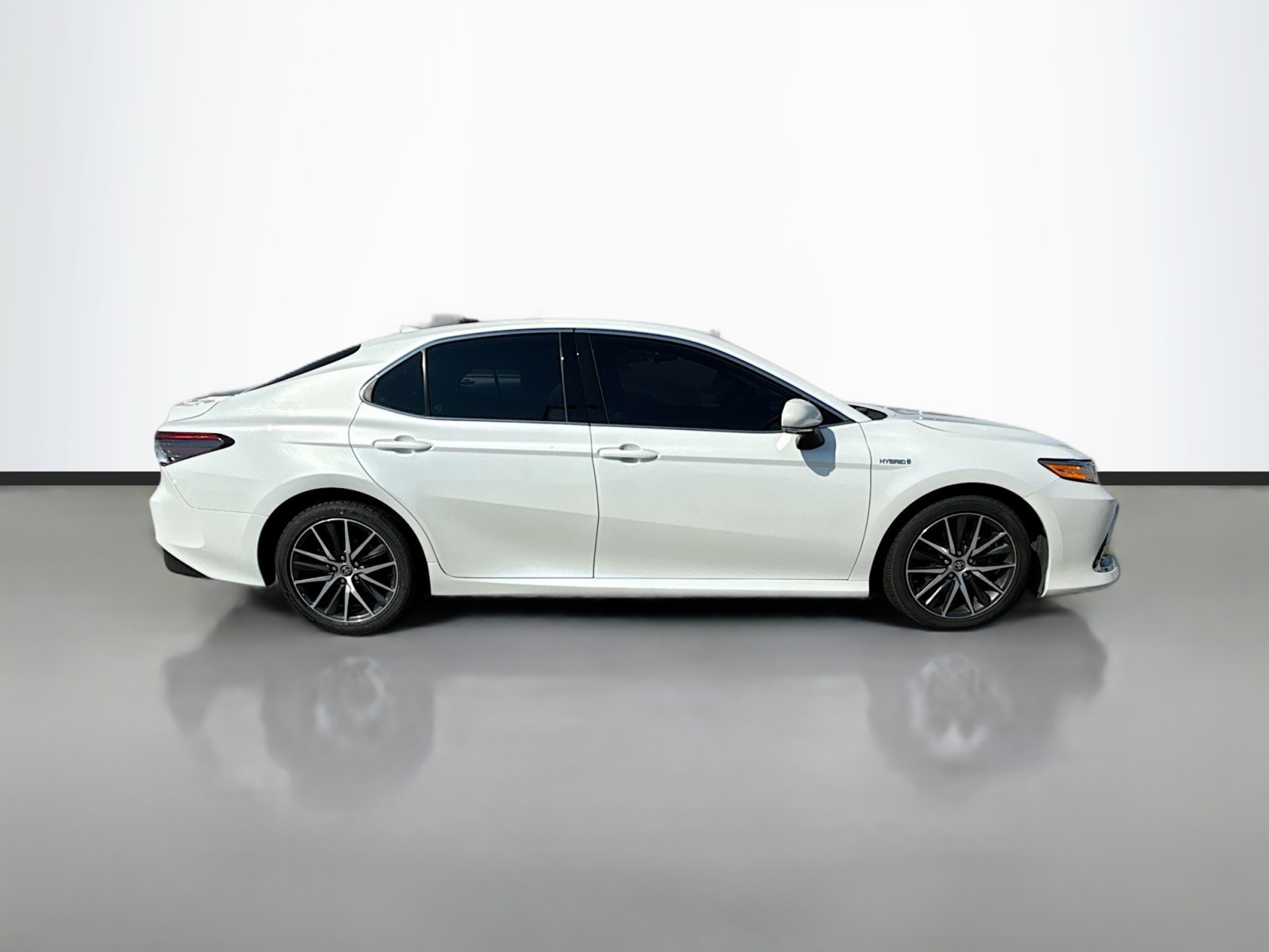2021 Toyota Camry Hybrid XLE photo 4