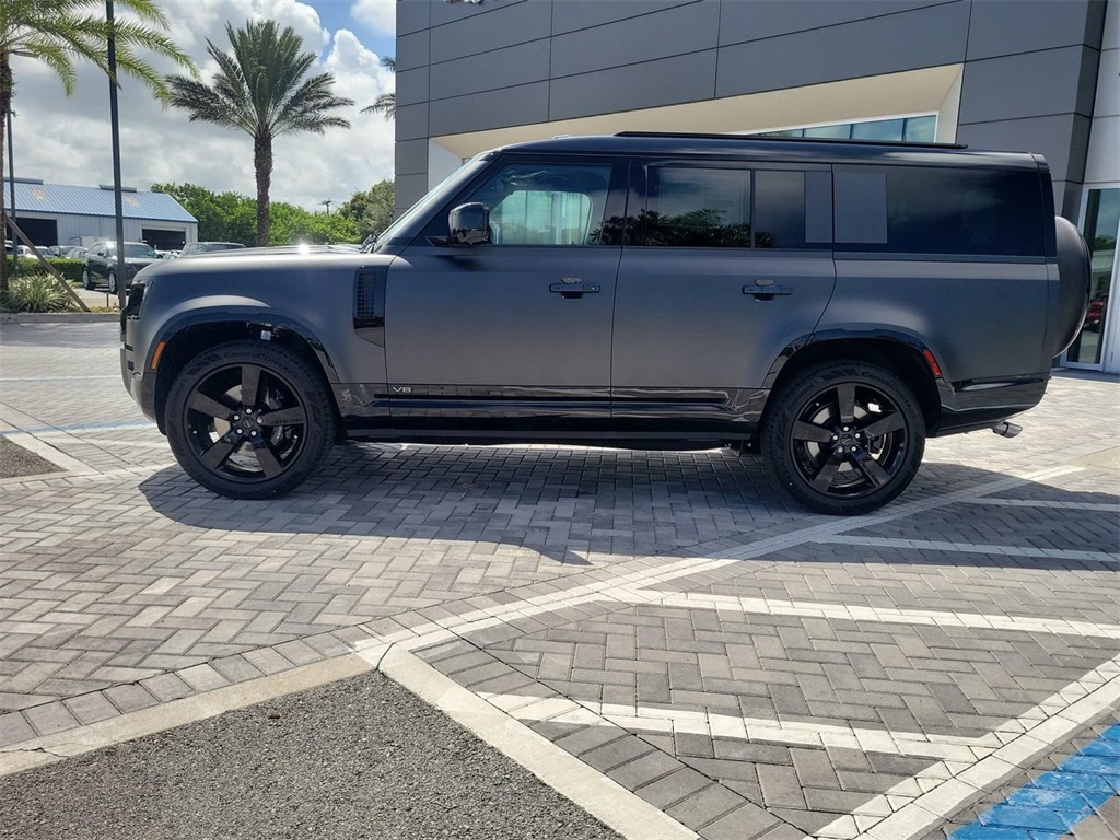 2026 Land Rover Defender 130 V8 photo 2