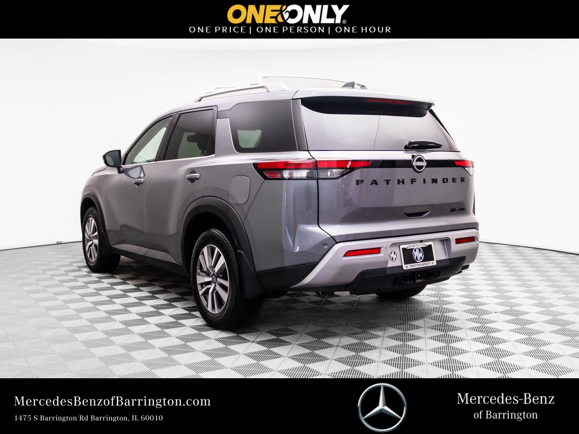 2022 Nissan Pathfinder SL photo 3