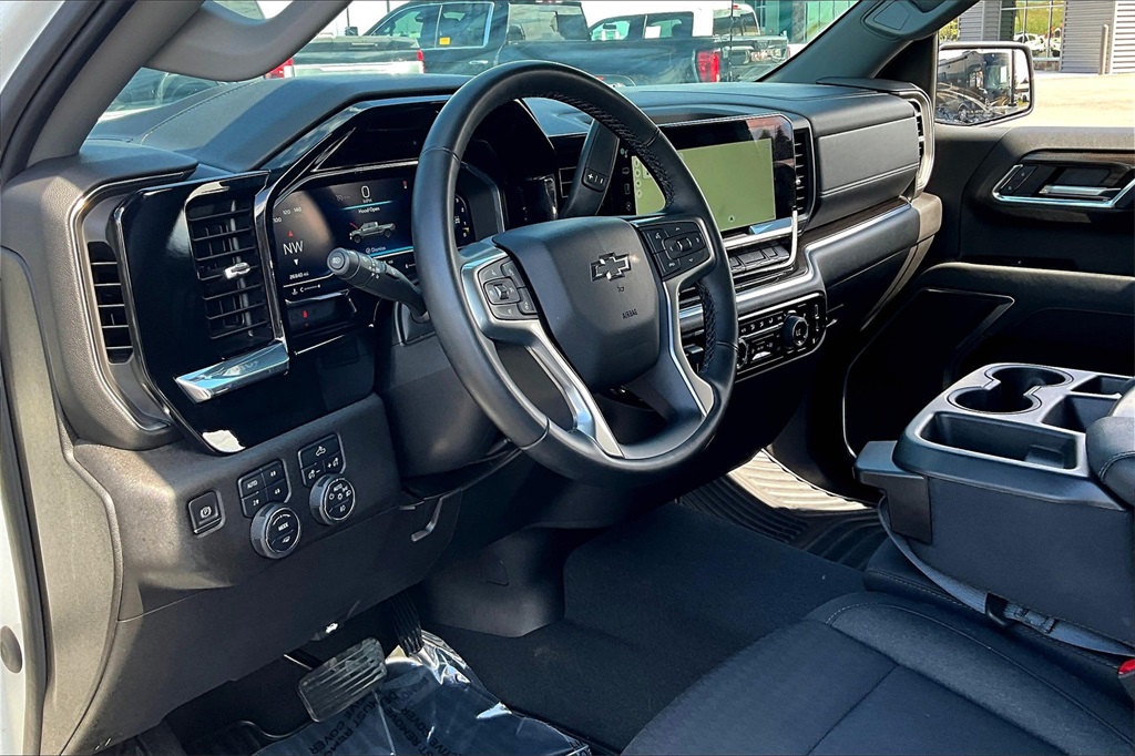 2023 Chevrolet Silverado 1500 RST photo 13