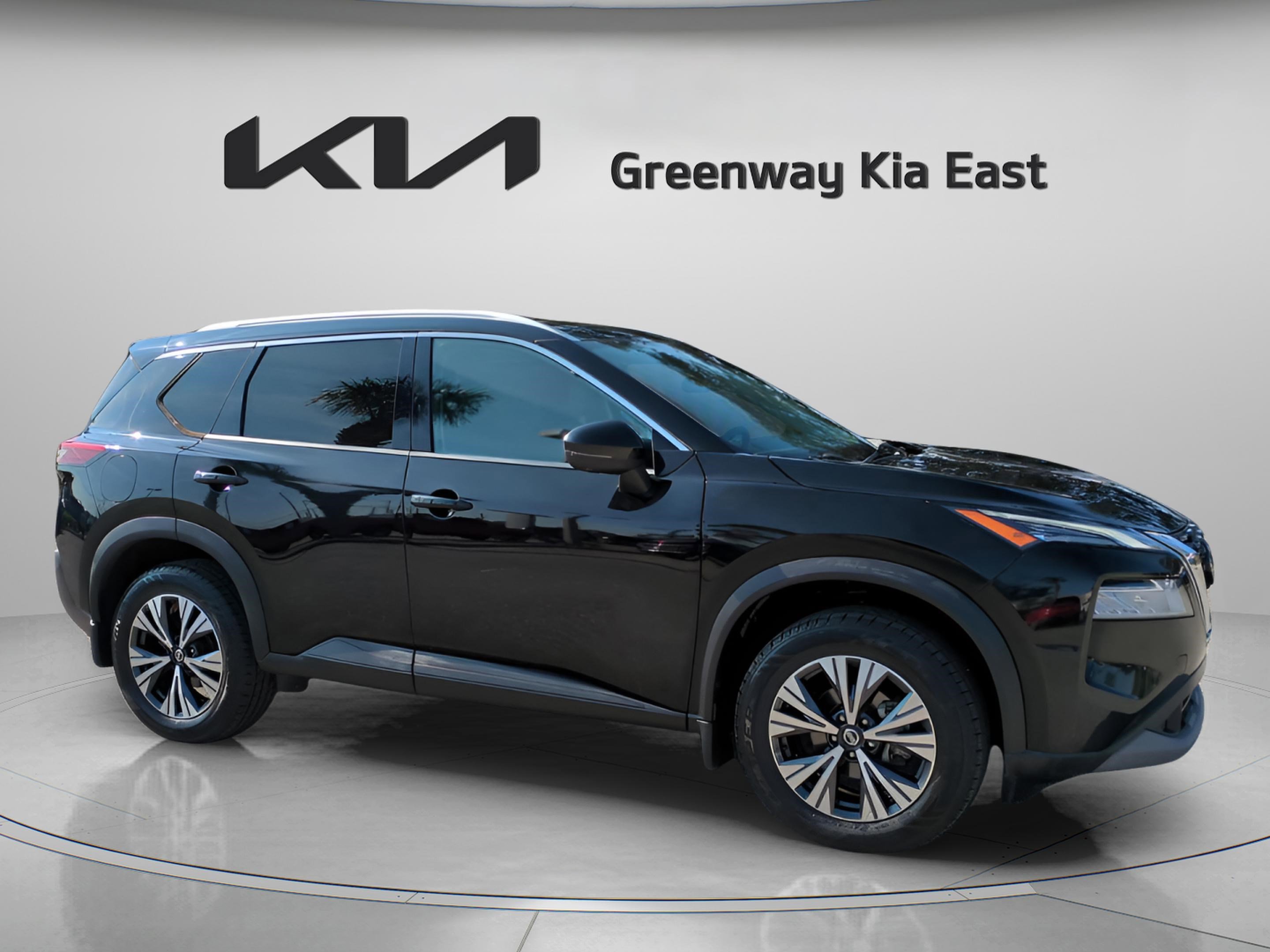 2021 Nissan Rogue SV's photo