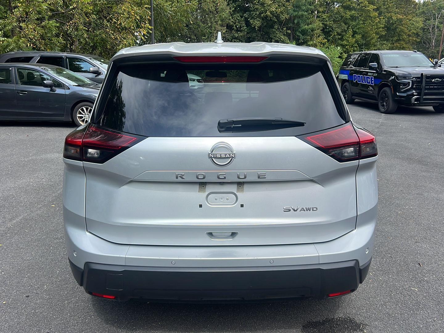 2024 Nissan Rogue SV photo 4