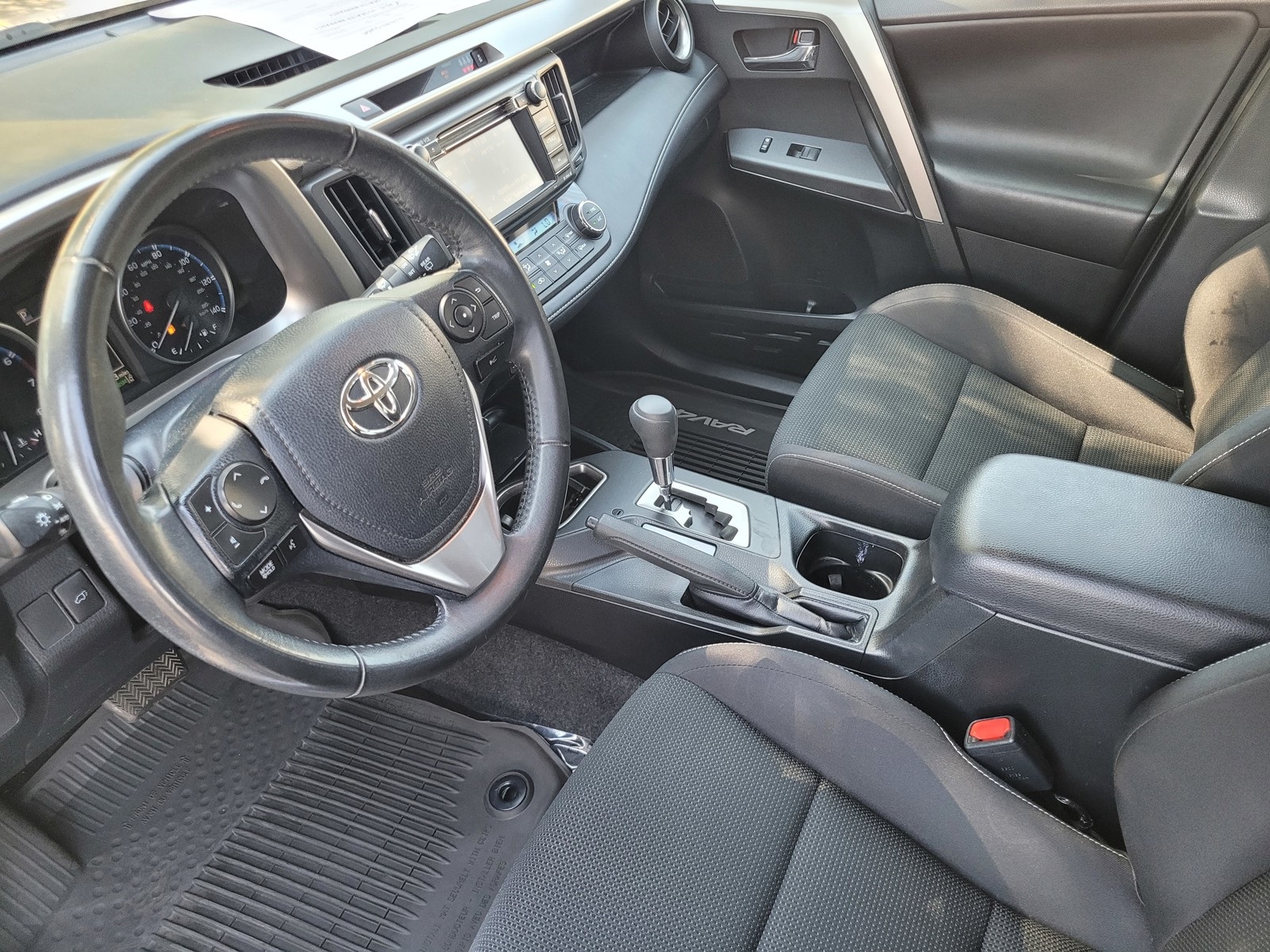2018 Toyota RAV4 XLE photo 19