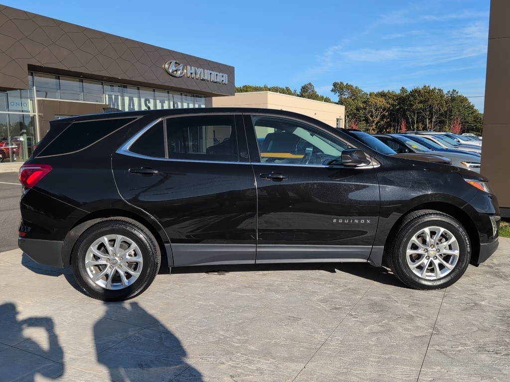 2020 Chevrolet Equinox LT photo 2