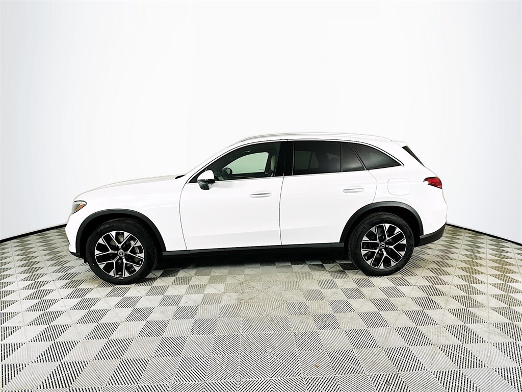 2026 Mercedes Benz GLC 350e 4MATIC photo 3